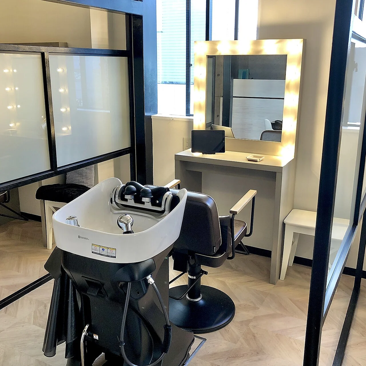 Head spa room at Rr SALON AOYAMA
